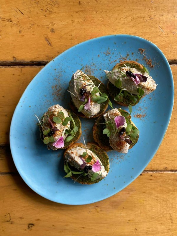 Quels sont les bienfaits des herbes fraîches dans une alimentation minceur?