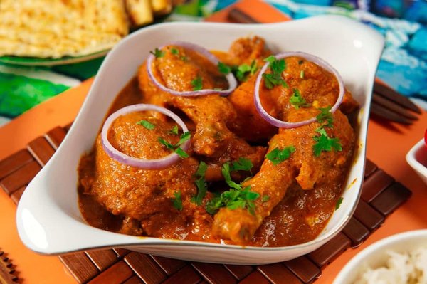 Comment préparer un curry de poulet à la noix de coco et aux épices indiennes?